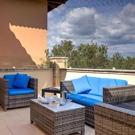 3bed , Heated Swimming Pool , Mountain Views Apartment Kouklia