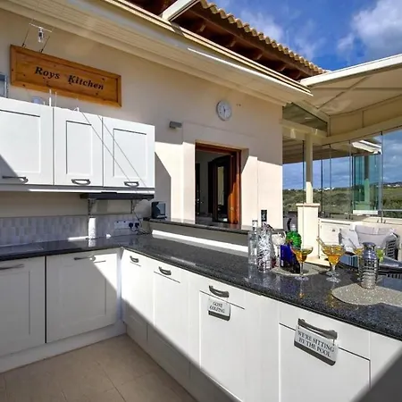 Apartment 3bed , Heated Swimming Pool , Mountain Views