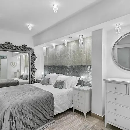 Apartment 3bed , Heated Swimming Pool , Mountain Views