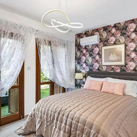 3bed , Heated Swimming Pool , Mountain Views Apartment