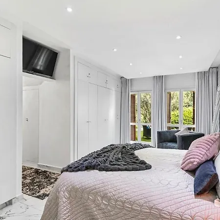 3bed , Heated Swimming Pool , Mountain Views *