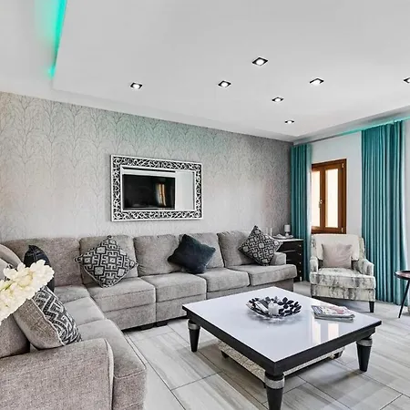 3bed , Heated Swimming Pool , Mountain Views Kouklia