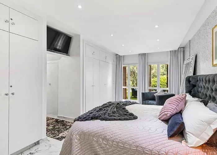 3bed , Heated Swimming Pool , Mountain Views *