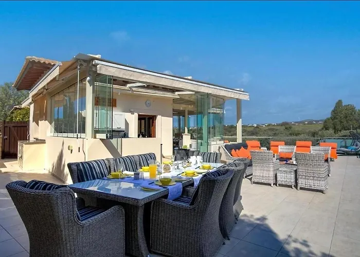 3bed , Heated Swimming Pool , Mountain Views